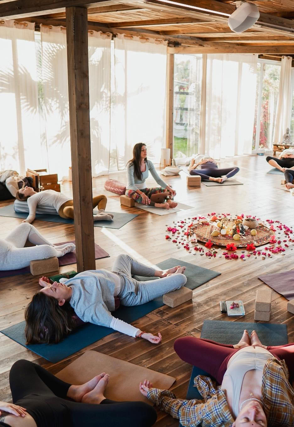 Floripa sommarlek: yoga, akro och inversioner