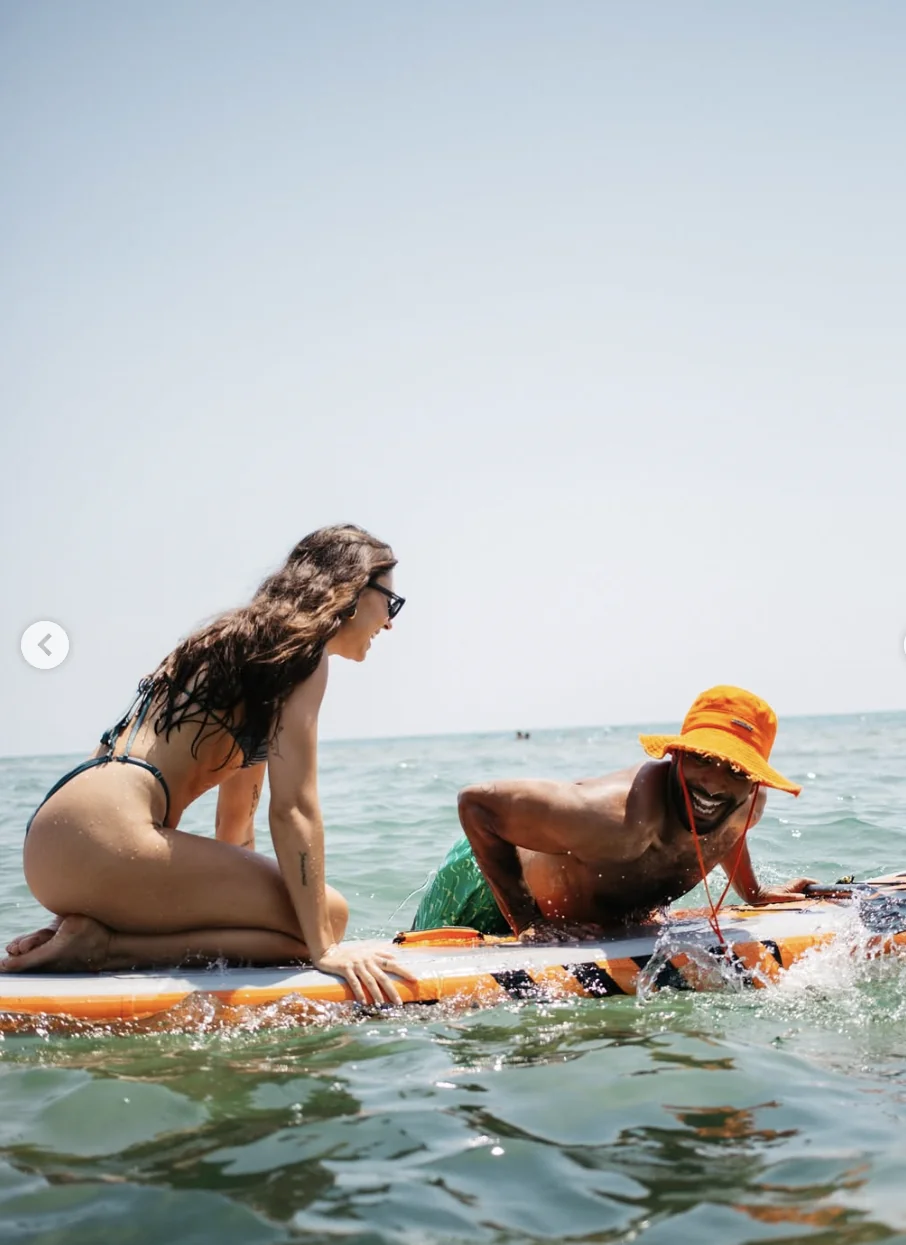 Floripa sommarlek: yoga, akro och inversioner