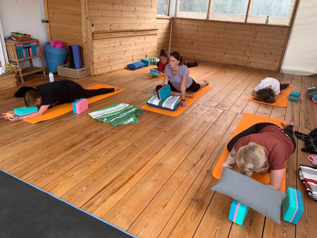 Höstretreat för återhämtning och avslappnande yoga
