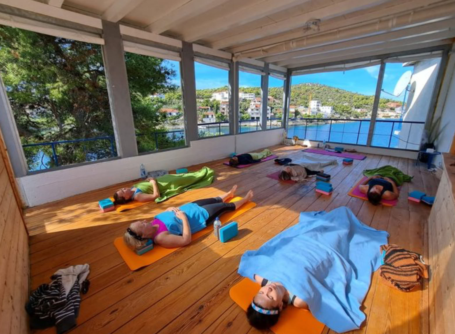 Höstretreat för återhämtning och avslappnande yoga