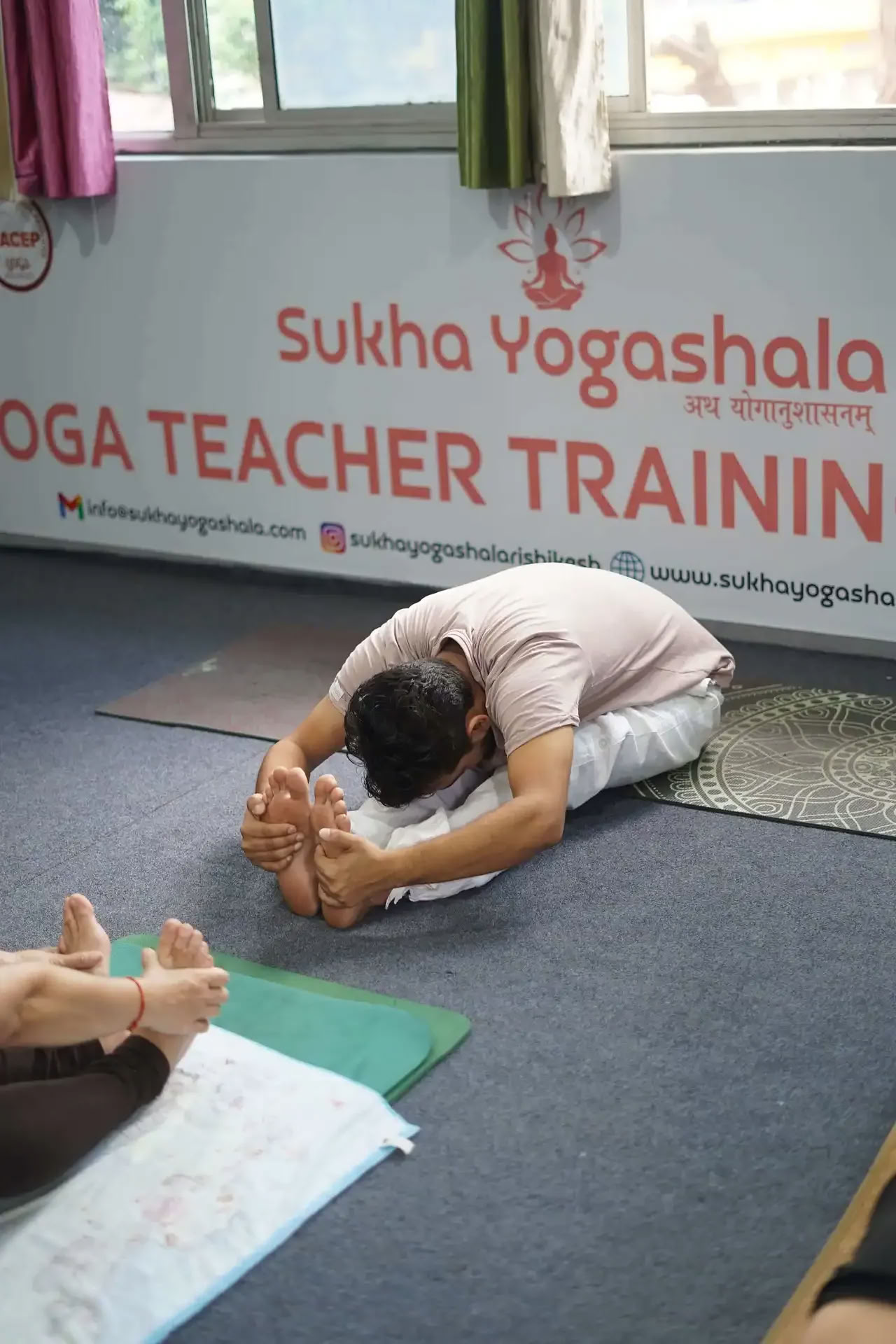 100 timmars yogalärarutbildning i Rishikesh