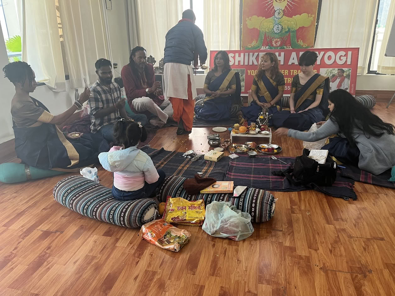 300-timmars yogalärarutbildning i Rishikesh