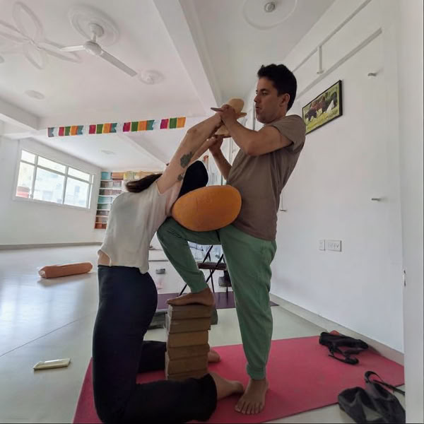 300-timmars yogalärarutbildning i Rishikesh