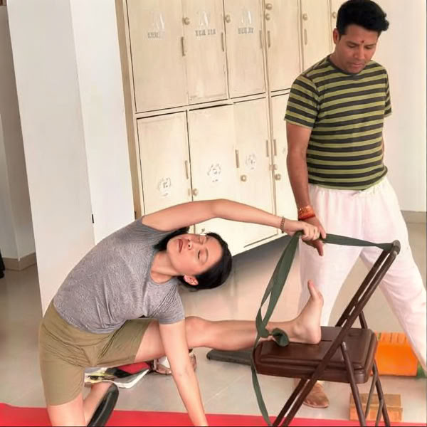 300-timmars yogalärarutbildning i Rishikesh