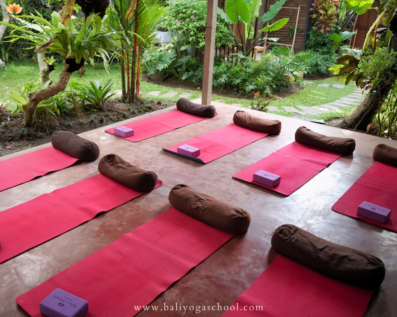 100 timmars yin-yogalärarutbildning på Bali, Indonesien