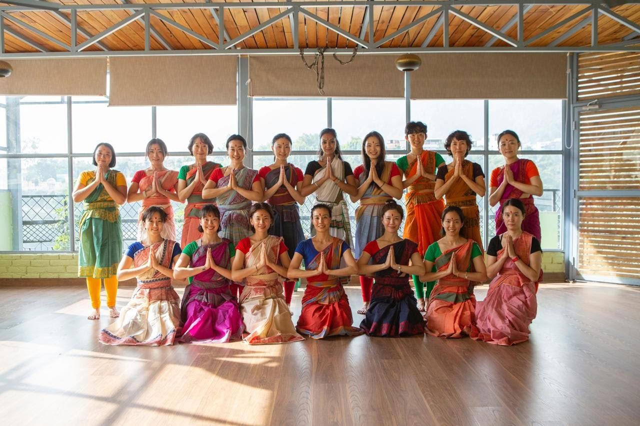 100-timmars yogalärarutbildning i Rishikesh