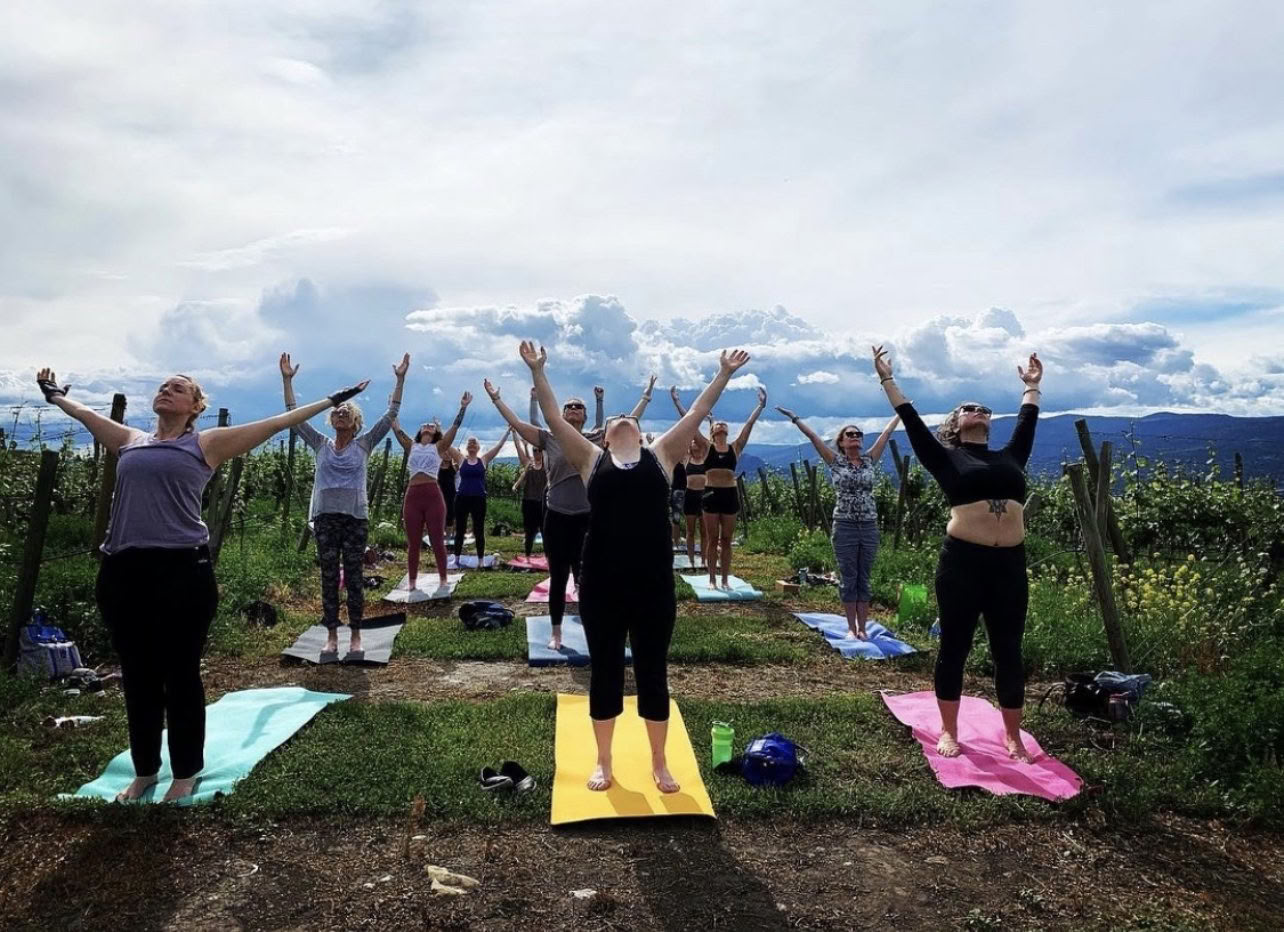 Bryggflöde: Yoga och meditation vid Okanagan Lake!