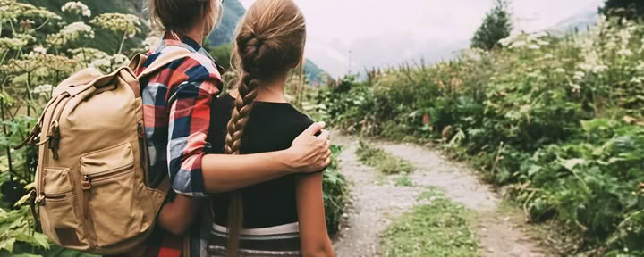 Mamma och dotter yogaäventyrsretreat