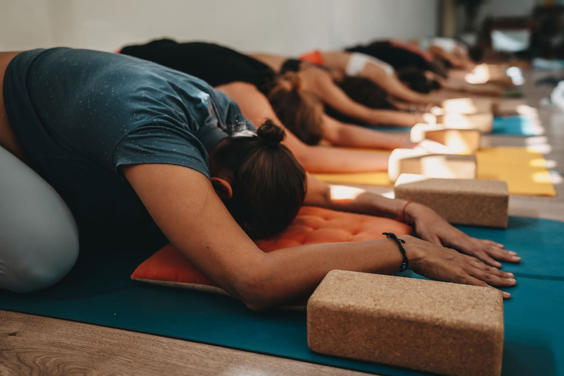50 timmars yinyoga- och yoganidra-lärarutbildning
