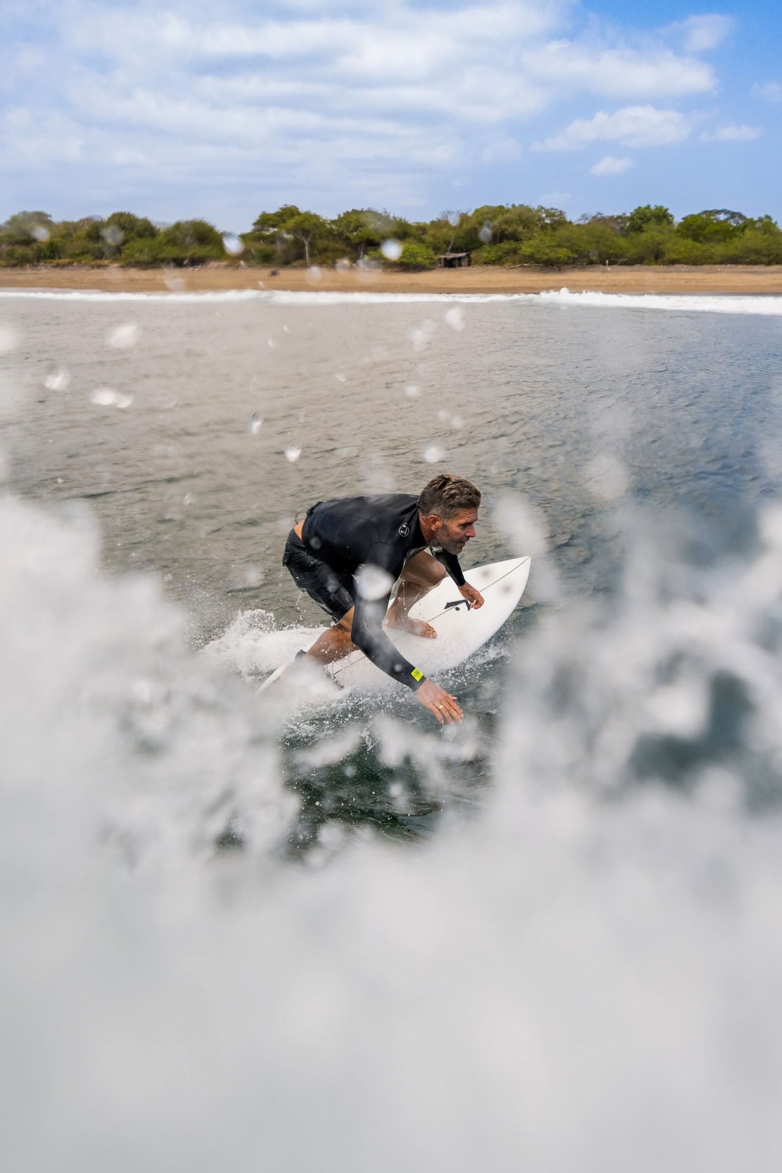 All inclusive-surfpaket för medelavancerade och avancerade surfare