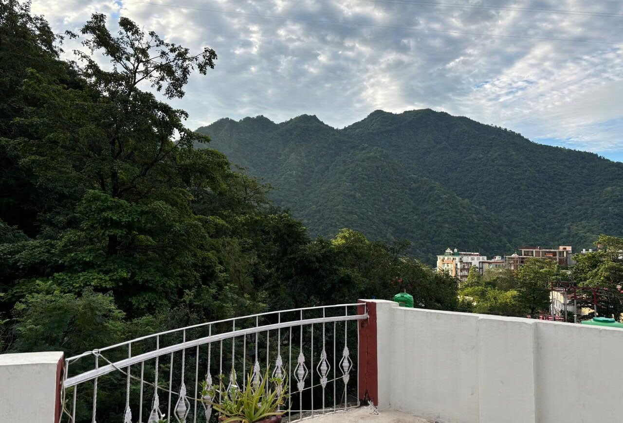 100 timmars yogalärarutbildning i Rishikesh