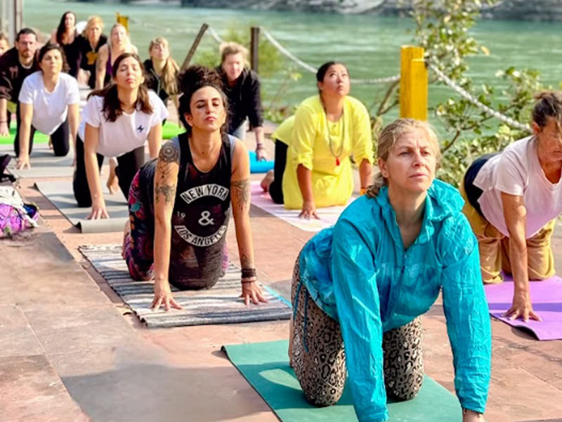 100 timmars yogalärarutbildning