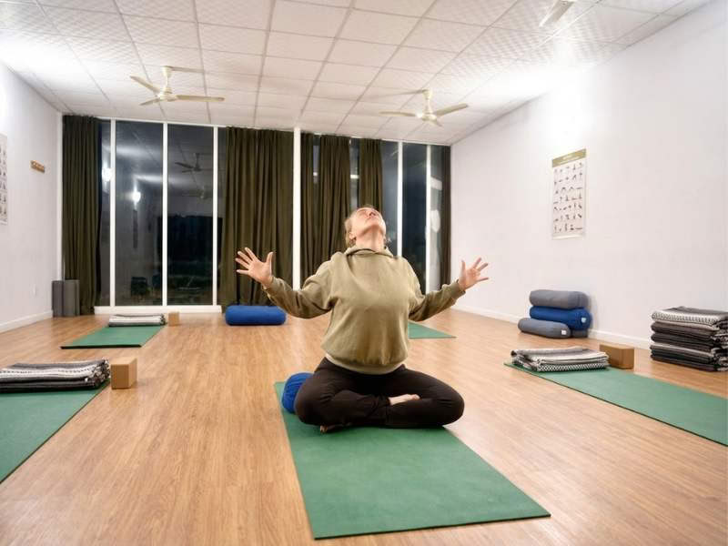 50-timmars Yin- och Yang-yogalärarutbildning i Rishikesh – 1–7 januari 2026