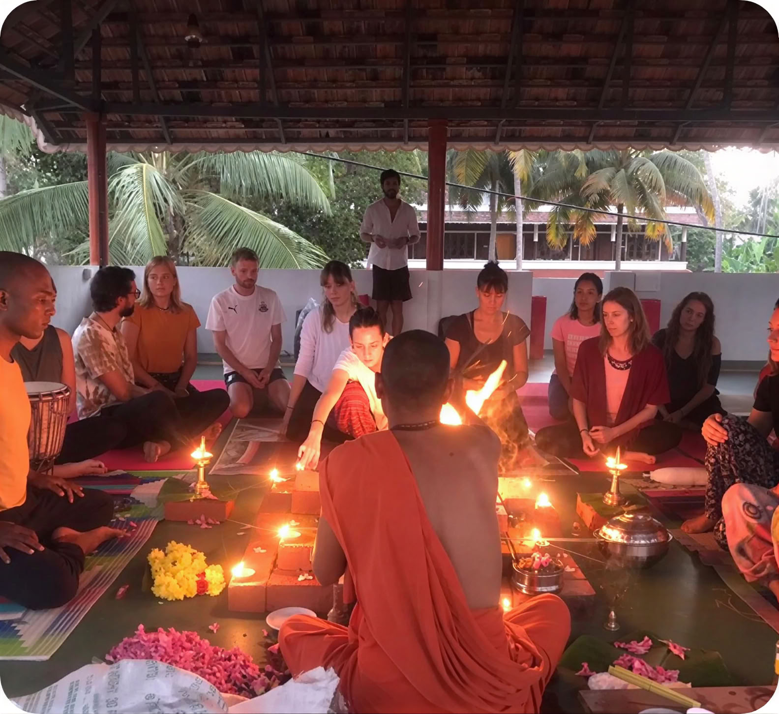 21 dagars 200-timmars yogalärarutbildning i Kerala