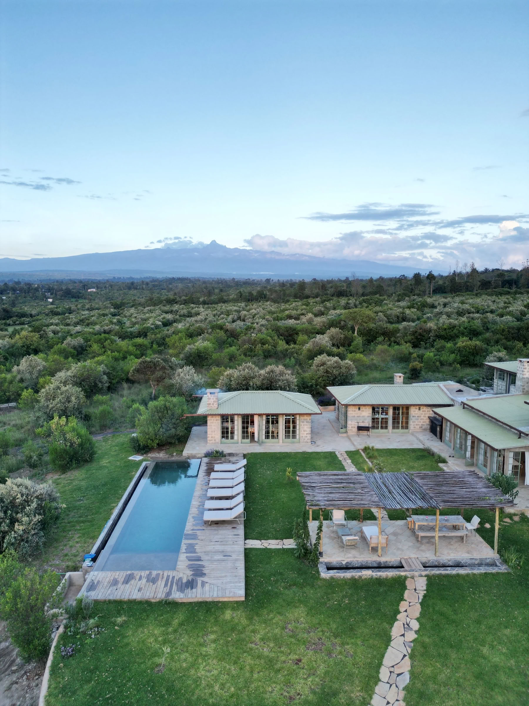 Återknyt, vila och återförvildas: Yogaretreat i Kenya 2027
