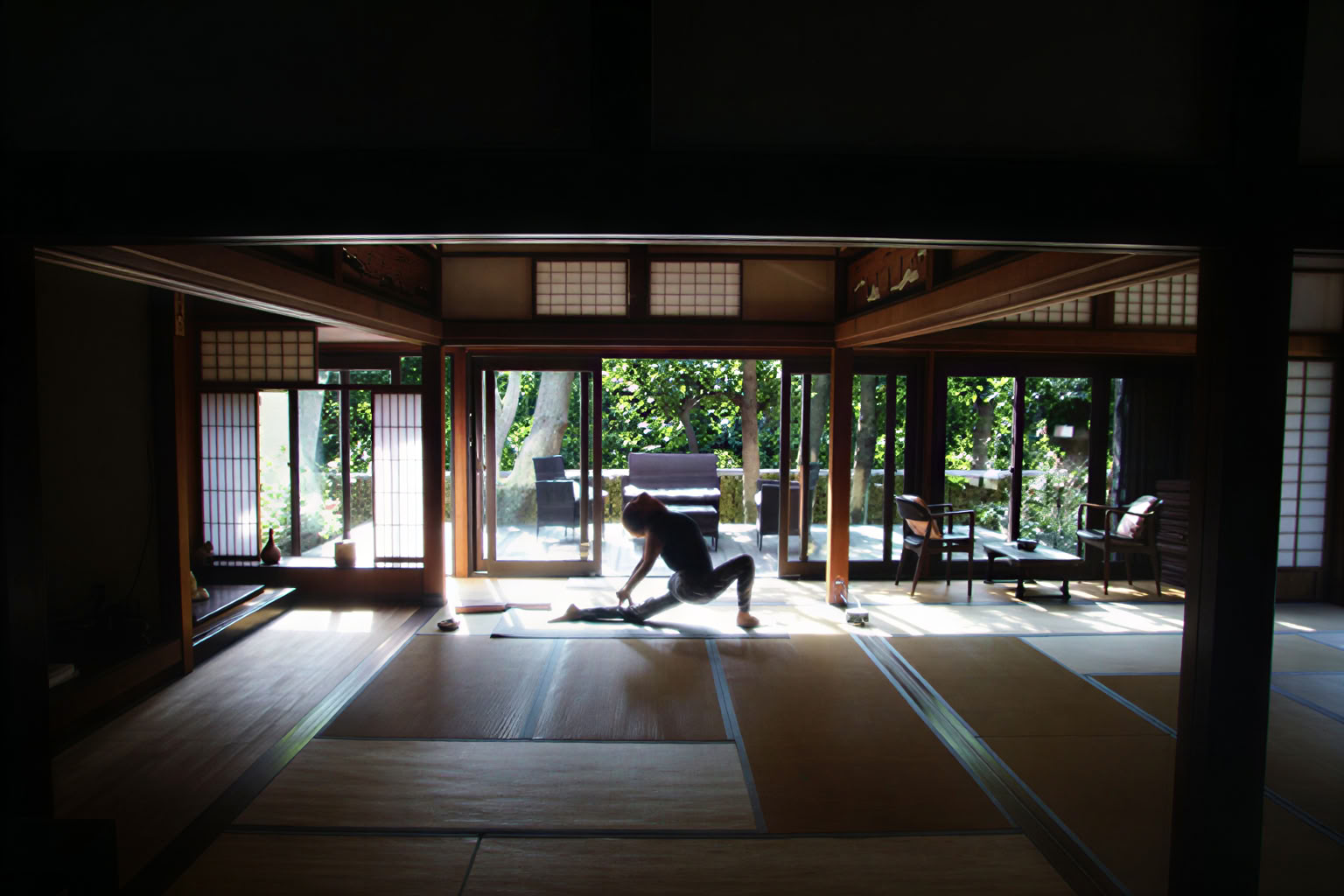Tyst retreat med mindfulnessmeditation och yoga