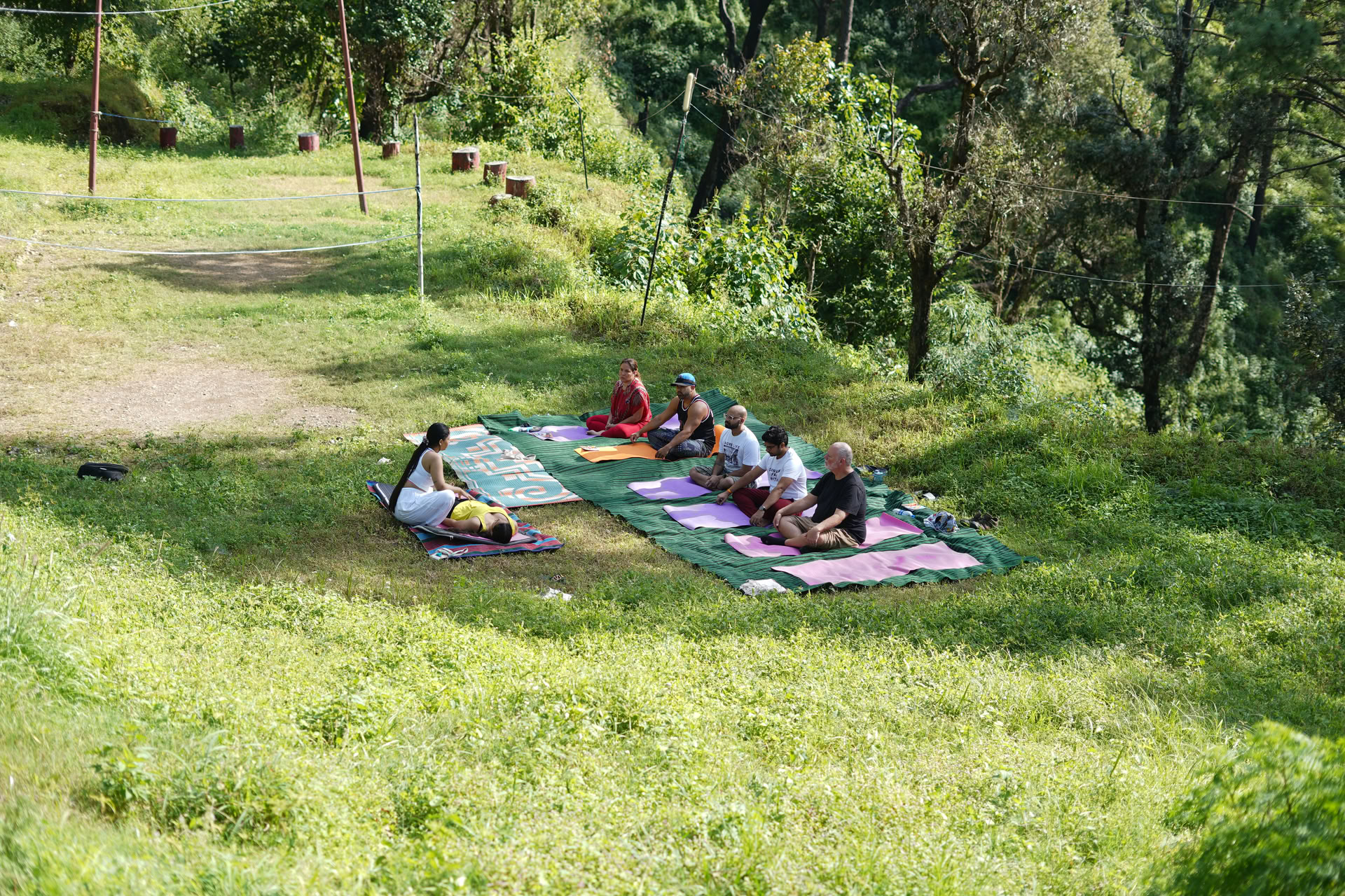 4-dagars stillhetsretreat vid floden i Himalaya i Almora