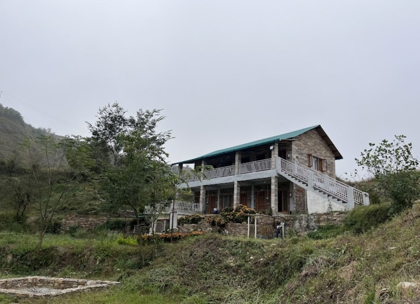 4-dagars stillhetsretreat vid floden i Himalaya i Almora