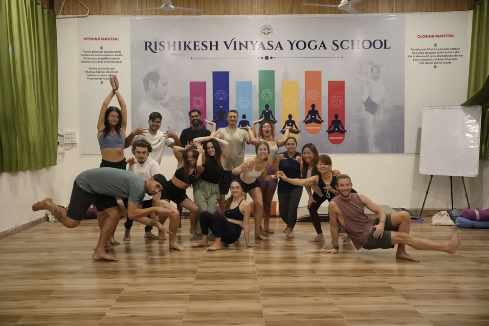 100-timmars yogalärarutbildning i Rishikesh
