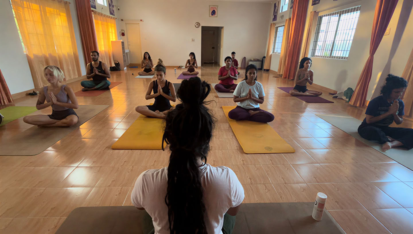 Mån-ons-fre 11–12.00 | Samudra Yoga