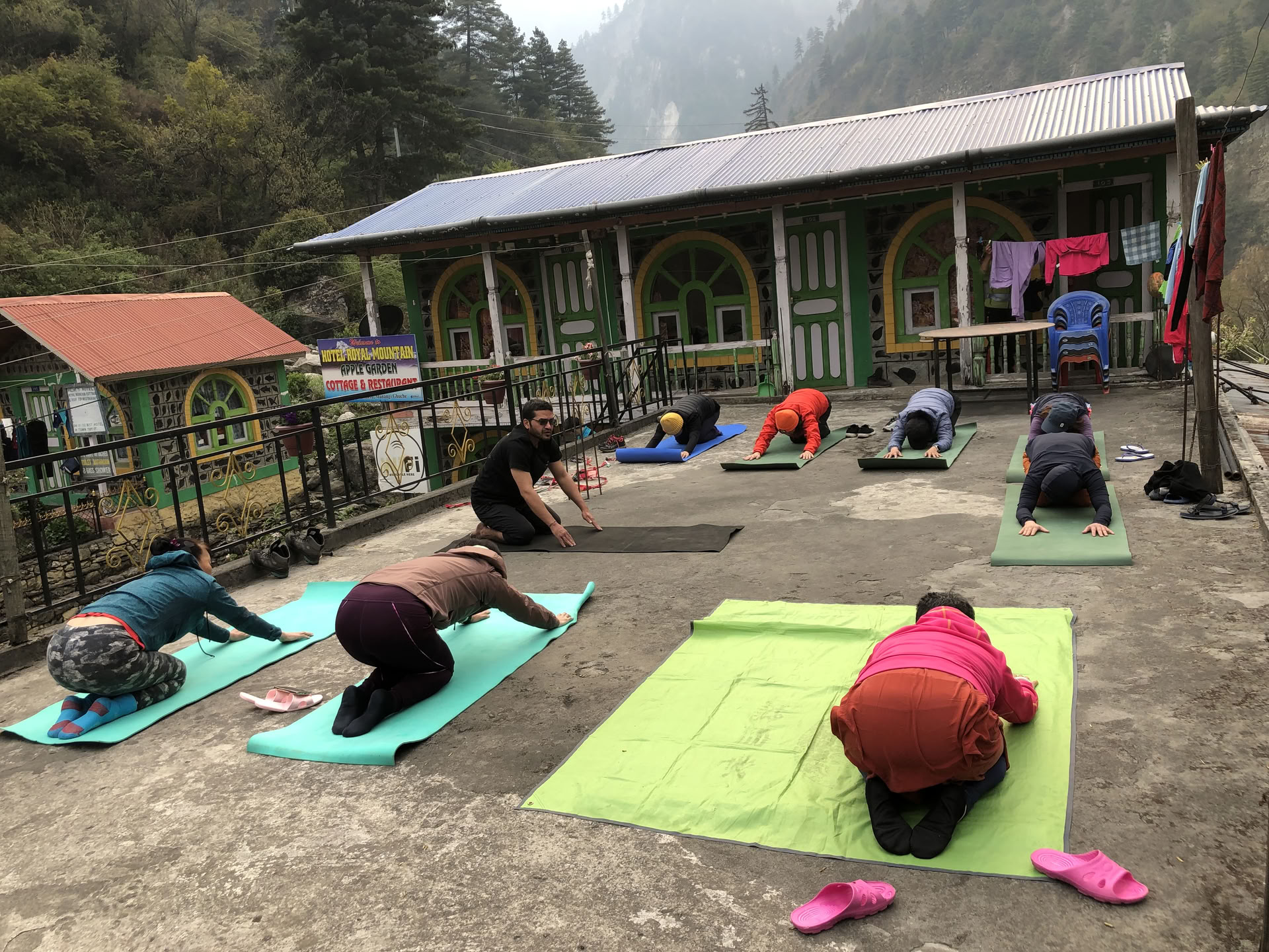 Trekking i Nagarkot i Nepal med yoga