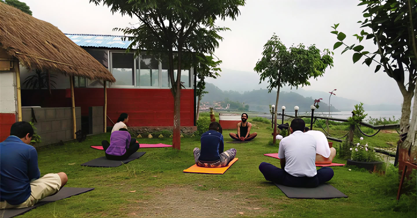 Soluppgångs-yogaretreat i Pokhara