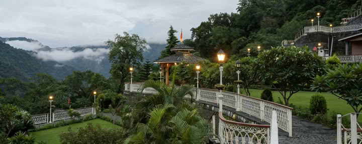 500 timmars yogalärarutbildning i Rishikesh