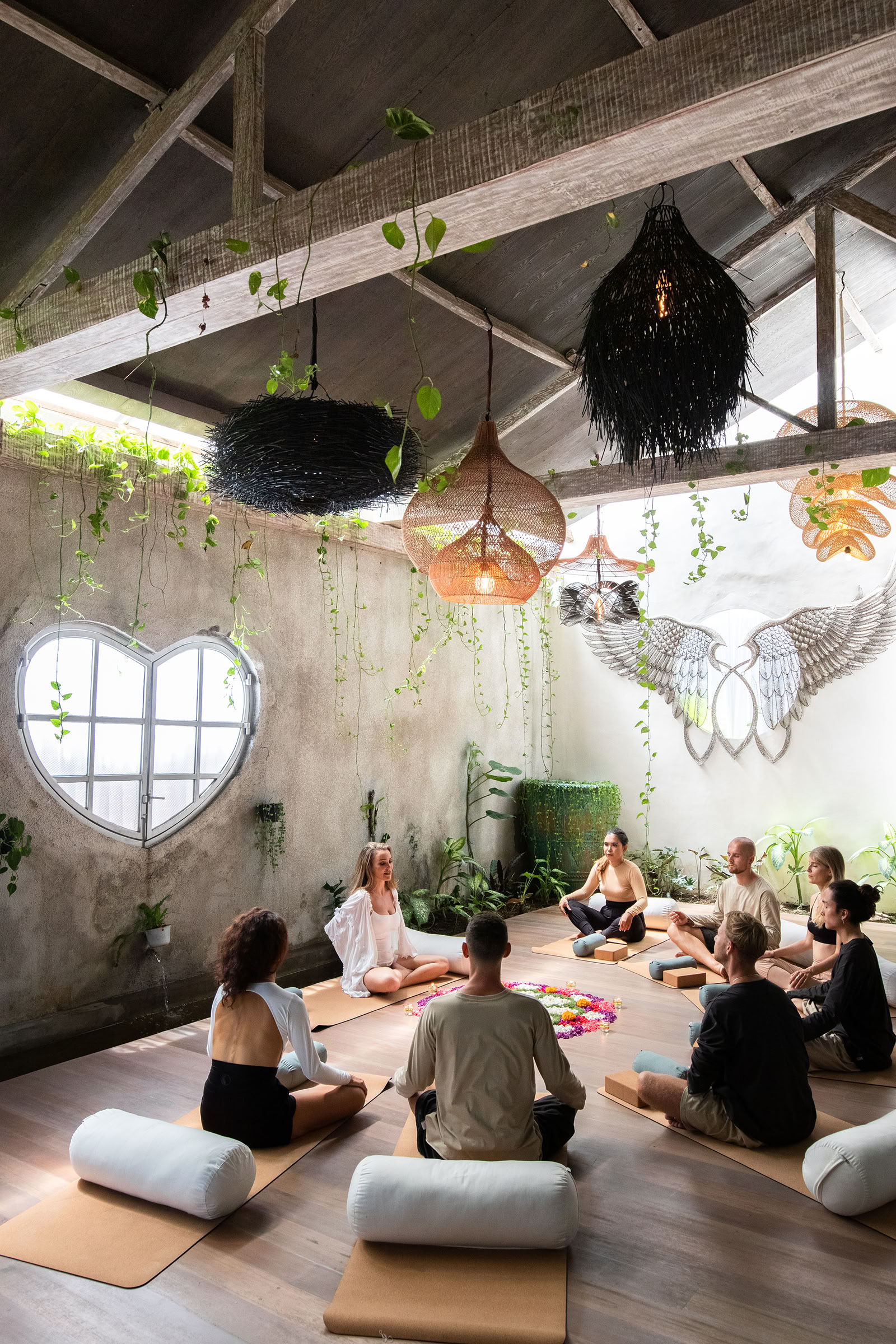 Helig kakaorestorativ yoga med stämgafflar