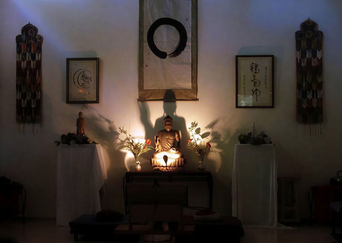 I fred med oss själva: en insiktsmeditationsretreat