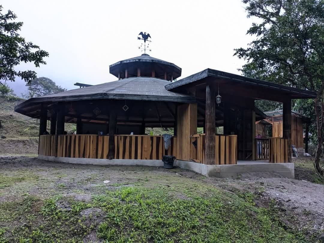 Hayulima: andliga och växtmedicinska retreater