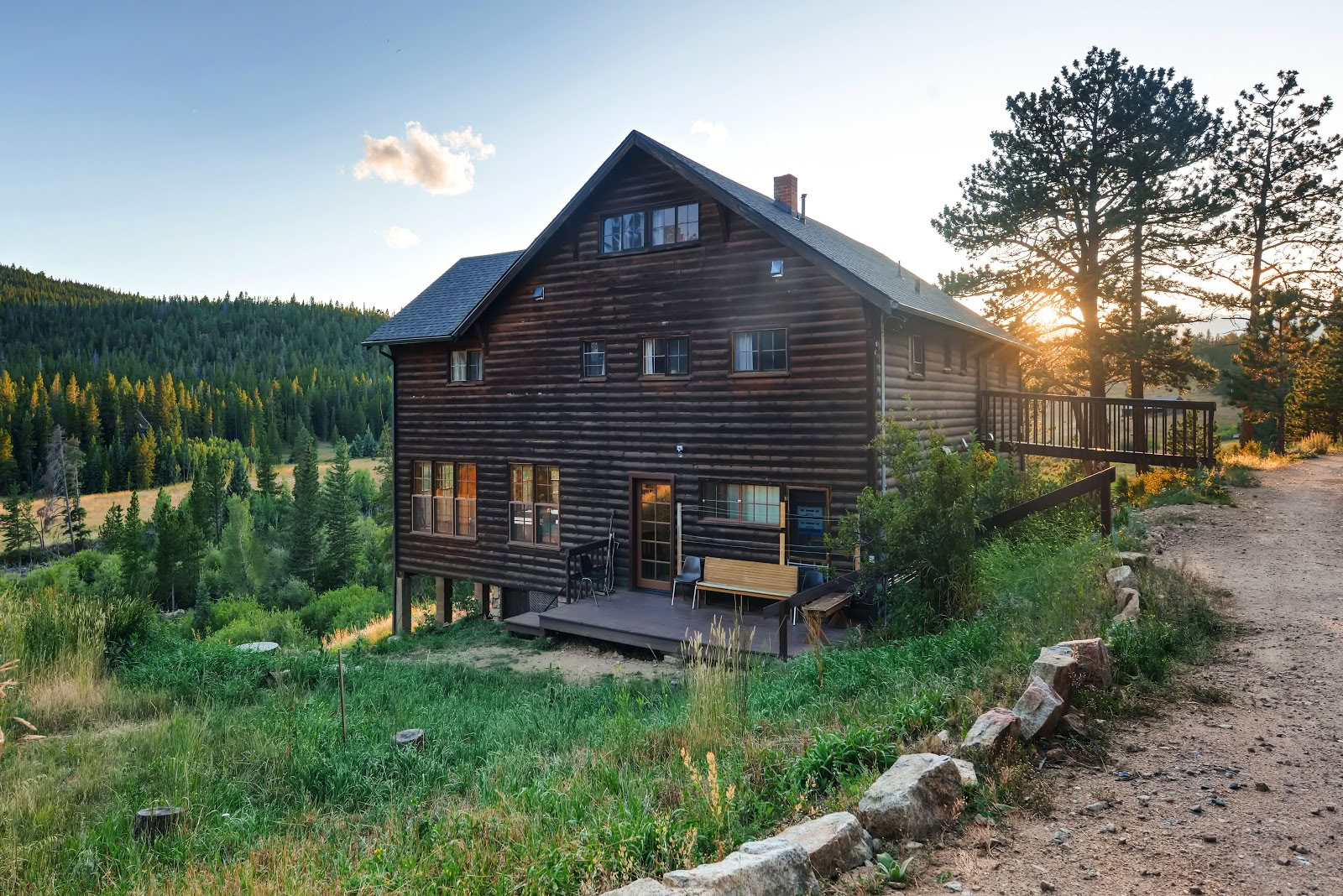 Ekodharma-retreatcenter i Klippiga bergen