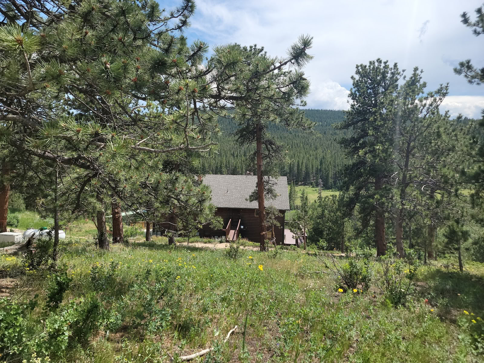 Ekodharma-retreatcenter i Klippiga bergen