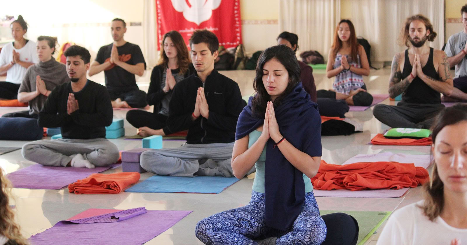 Rishikul Yogshala Rishikesh - Yogalärarutbildning i Rishikesh, Indien