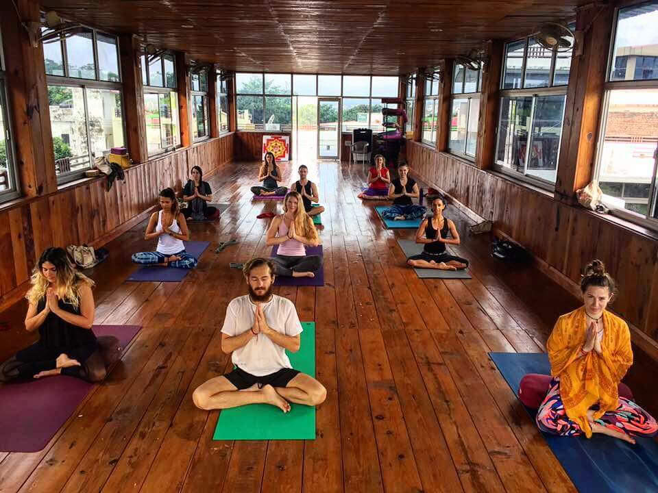 Rishikul Yogshala Rishikesh - Yogalärarutbildning i Rishikesh, Indien