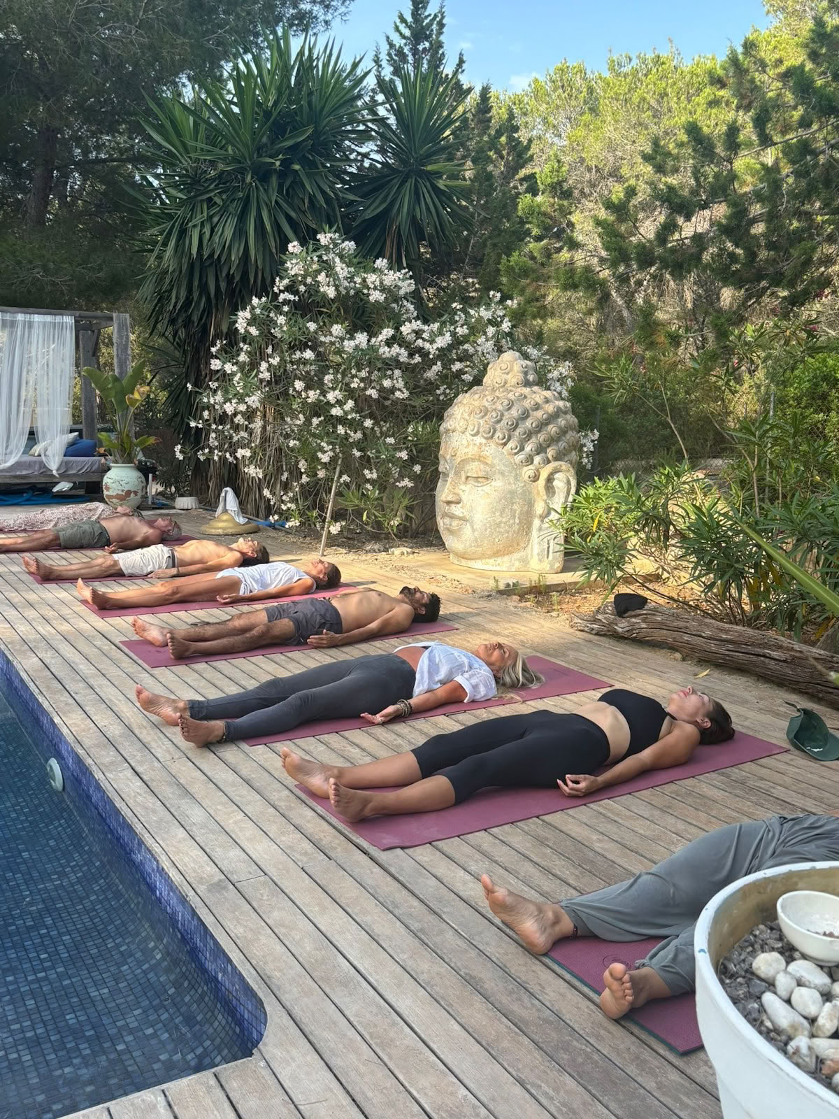 Ibiza- och Marrakech-yogaretreater med lycka