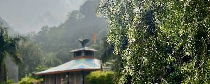 Abhyasa Yogmath | Traditionellt yoga- och meditationsashram i Rishikesh, Indien
