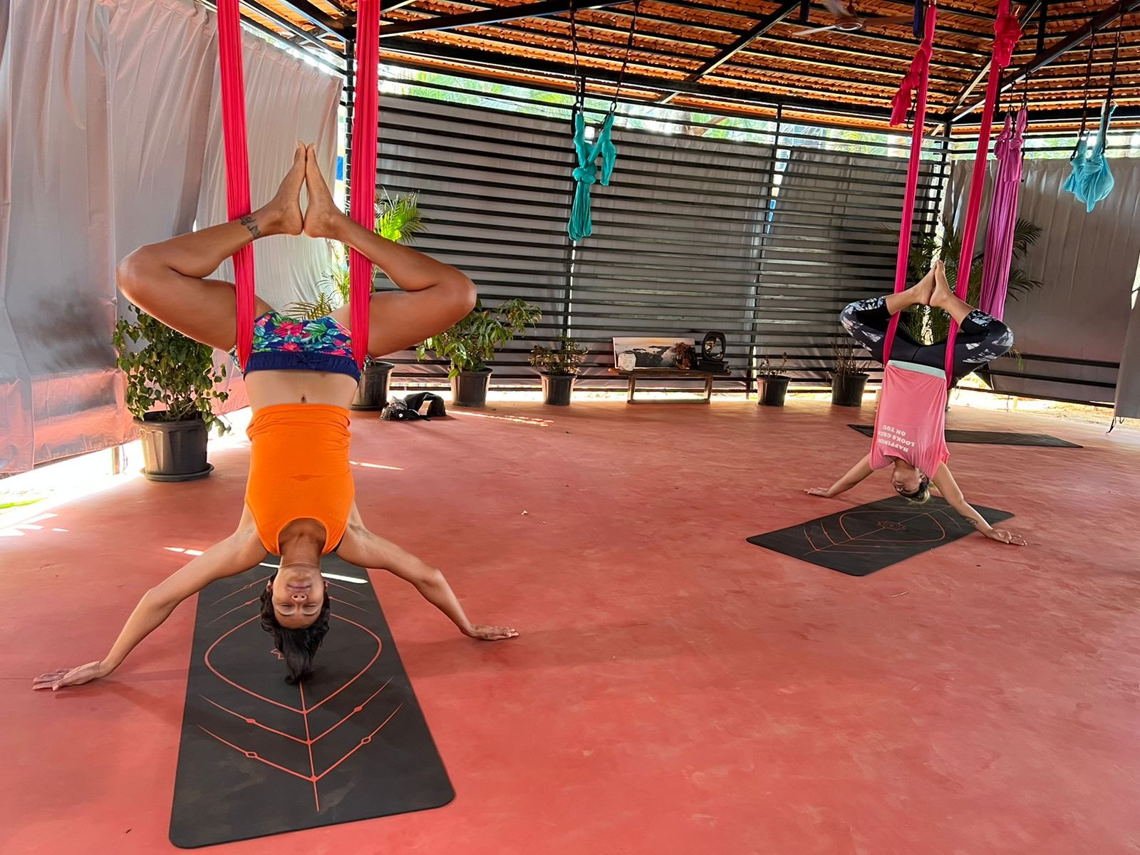 OM Studio Agonda - Aerial Yoga och ljudhealing i Goa
