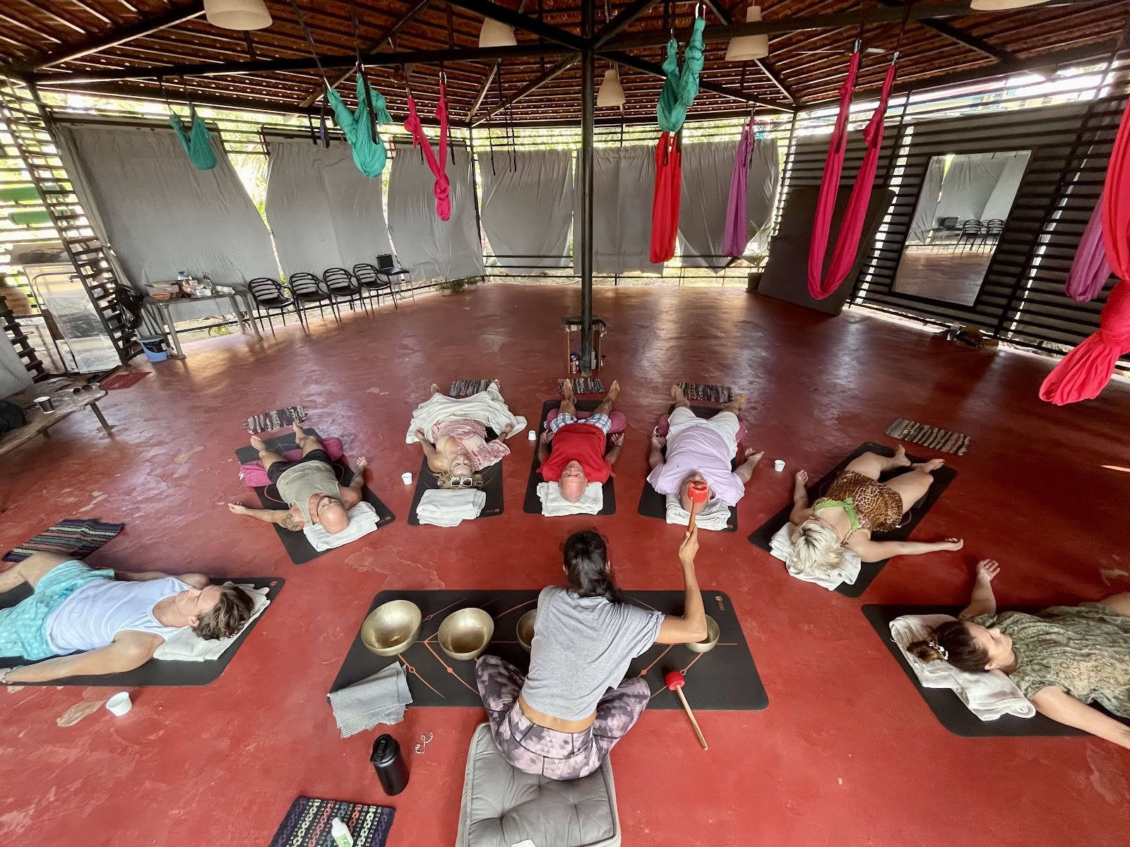 OM Studio Agonda - Aerial Yoga och ljudhealing i Goa