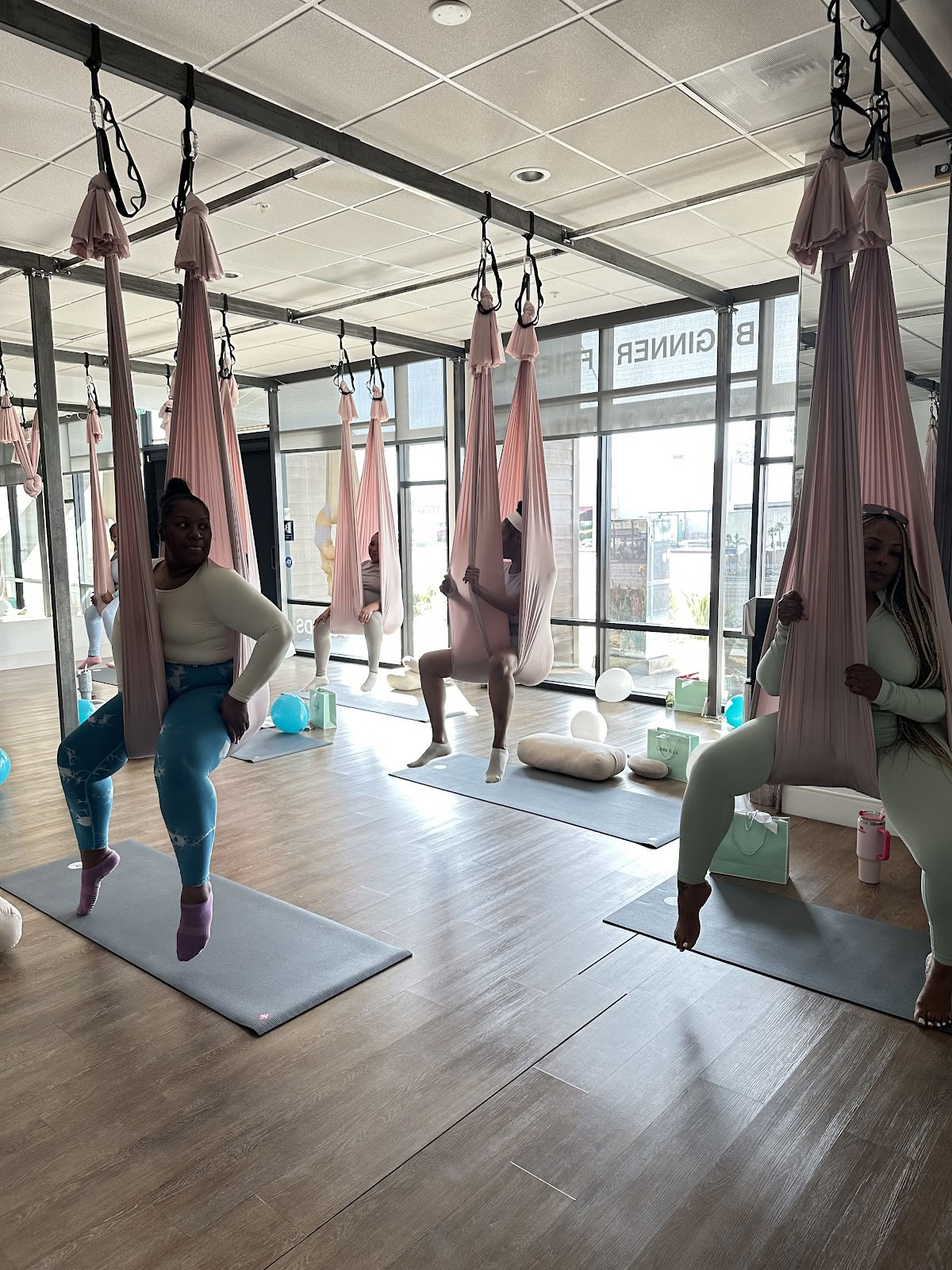 Öppen aerial yoga