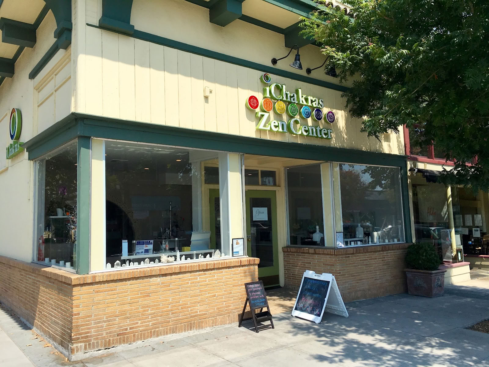 iChakras smarta meditationsklubb + iJuice Lounge