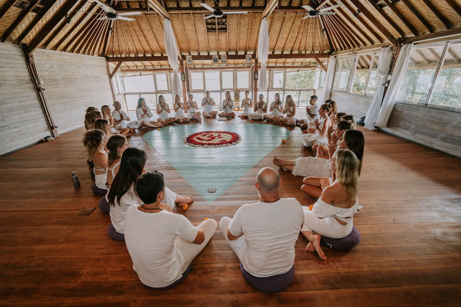 Santosha Yoga- och Pilatesinstitutet
