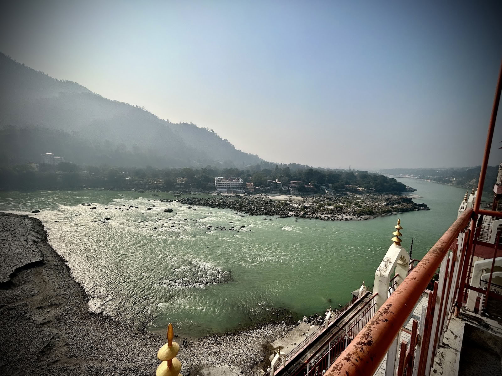 Rishiganga Yogshala - Yogalärarutbildningsskola och yogaretreats i Rishikesh
