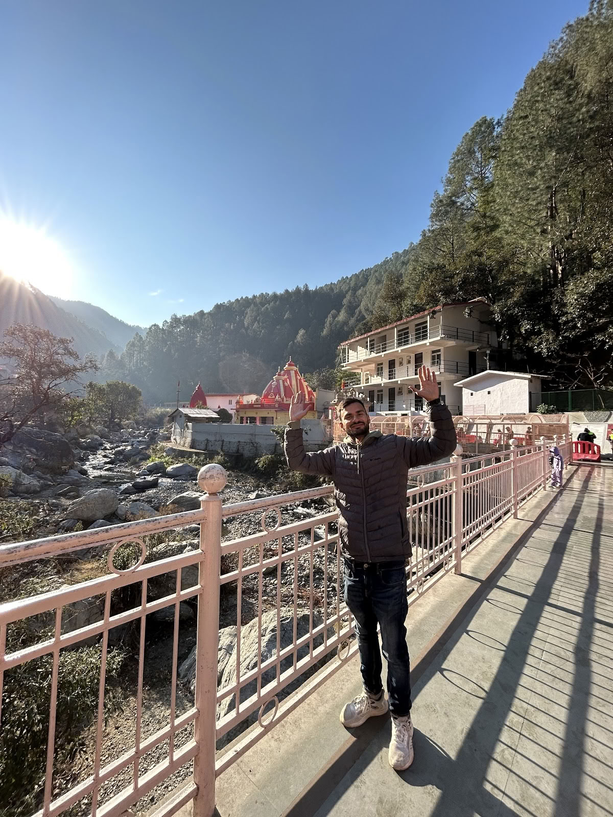 Rishiganga Yogshala - Yogalärarutbildningsskola och yogaretreats i Rishikesh
