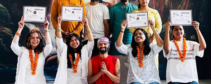 Rishikesh Yoga Valley School | Yogalärarutbildning i Rishikesh