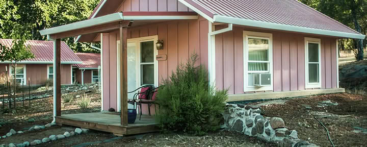 Deluxe Shanti Shared Dorm (3 twin beds)