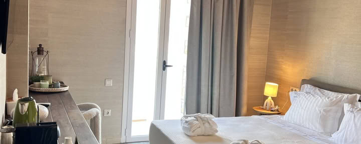 Lyxrum med utomhusjacuzzi