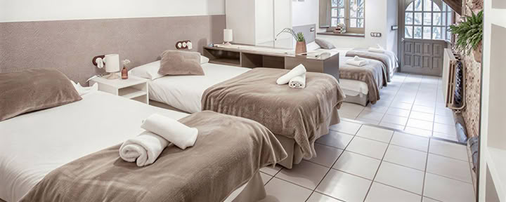 Retreat in Suite "The Cherry Tree Room" (Bed 02)